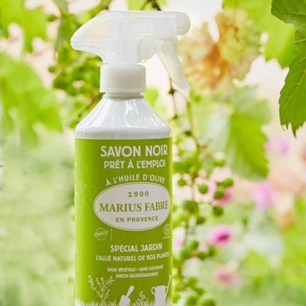 de-Groene-schoonmaakwinkel-duurzame-schoonmaakproducten-milieuvriendelijk-savon-noir-liquide-marius-fabre-tuinspray-sfeer-jardin-tuin-rozen-luizen