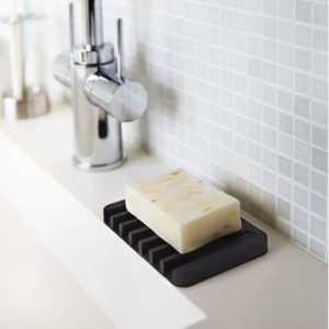 groene-schoonmaakwinkel-duurzaam-yamazaki-silicone-soap-tray-zeepbakje-zwart-sfeer-2