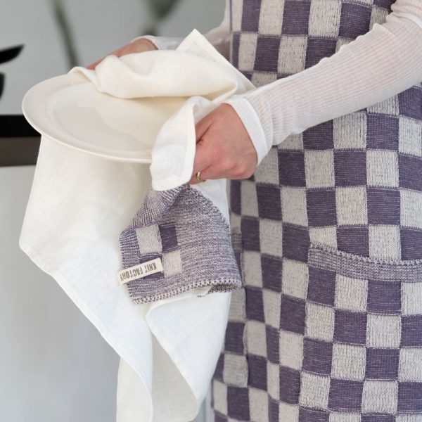 groene-schoonmaakwinkel-duurzaam-schoonmaken-keukentextiel-knitfactory-keukenschort-block-ecru-violet-2