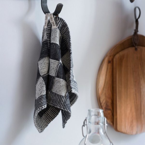 groene-schoonmaakwinkel-duurzaam-schoonmaken-keukentextiel-knitfactory-pannenlap-block-ecru-jeans-2