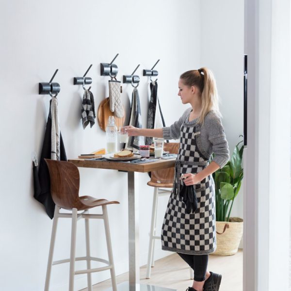 groene-schoonmaakwinkel-duurzaam-schoonmaken-keukentextiel-knitfactory-keukenschort-block-ecru-antraciet-2