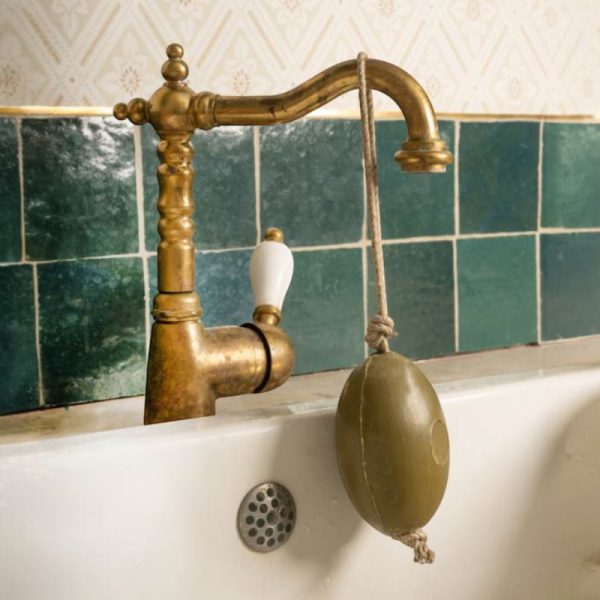 groene-schoonmaakwinkel-duurzaam-schoonmaken-verzorging-marius-fabre-savon-de-marseille-a-lhuile-dolive-olijfolie-zeep-met-touw-290gr2