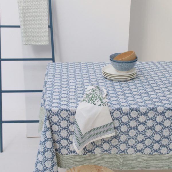 de-groene-schoonmaakwinkel-duurzaam-schoonmaken-keukentextiel-rozablue-tafelkleed-b reezy-blue-150x240-2