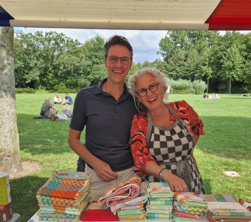 de-groene-schoonmaakwinkel-duurzaam-schoonmaken-milieuvriendelijk-foto-marktkraam-frankendael-zomer-2025