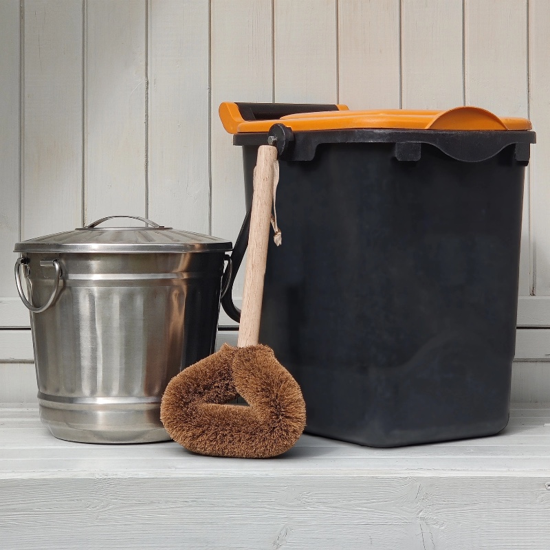 de-groene-schoonmaakwinkel-duurzaam-schoonmaken-milieuvriendelijk-borstels-loofco-vuilnisbakborstel-2