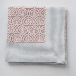 de-groene-schoonmaakwinkel-duurzaam-schoonmaken-milieuvriendelijk-keukentextiel-Rozablue_Tafellaken_Seashell_Roza2-