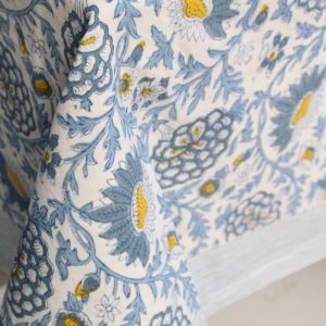 de-groene-schoonmaakwinkel-duurzaam-schoonmaken-tafeltextiel-rozablue-handblokprint-tafelkleed_sunny_day_yellow_zijkant