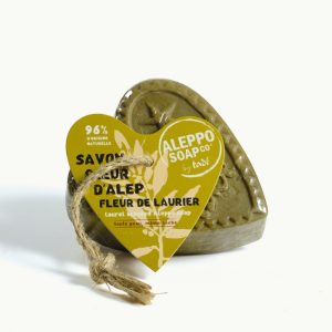 de-groene-schoonmaakwinkel-duurzaam-schoonmaken-verzorging-tadé-savon-coeur-d'alep-hartvorm-laurierbloesem-olijfoliezeep-aleppozeep-150gram