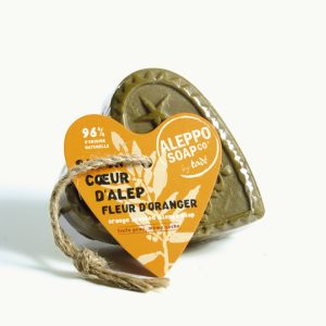 de-groene-schoonmaakwinkel-duurzaam-schoonmaken-verzorging-tadé-savon-coeur-d'alep-hartvorm-oranjebloesem-olijfoliezeep-aleppozeep-150gram