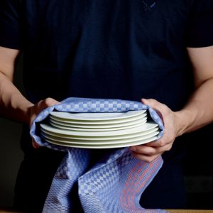 de-groene-schoonmaakwinkel-duurzaam-schoonmaken-milieuvriendelijk-keukentextiel-KRACHT-PIT-blauwruit-half-linnen-keukendoek-400-046-57-11-50x100-2.